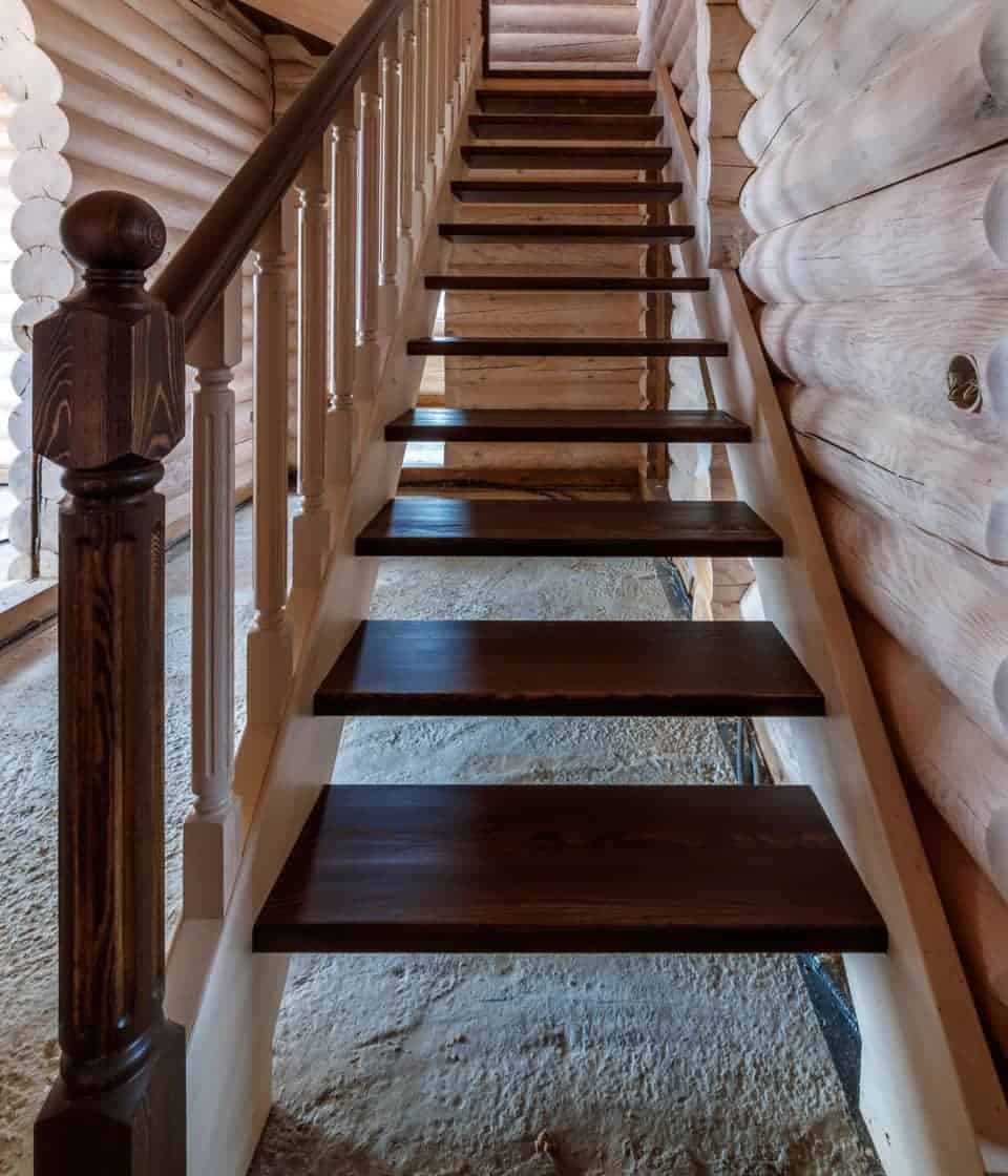 Escalera de madera abierta