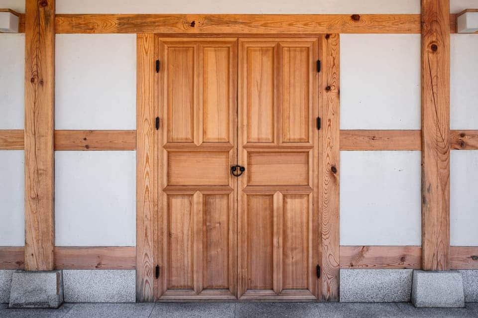 Puertas de madera maciza