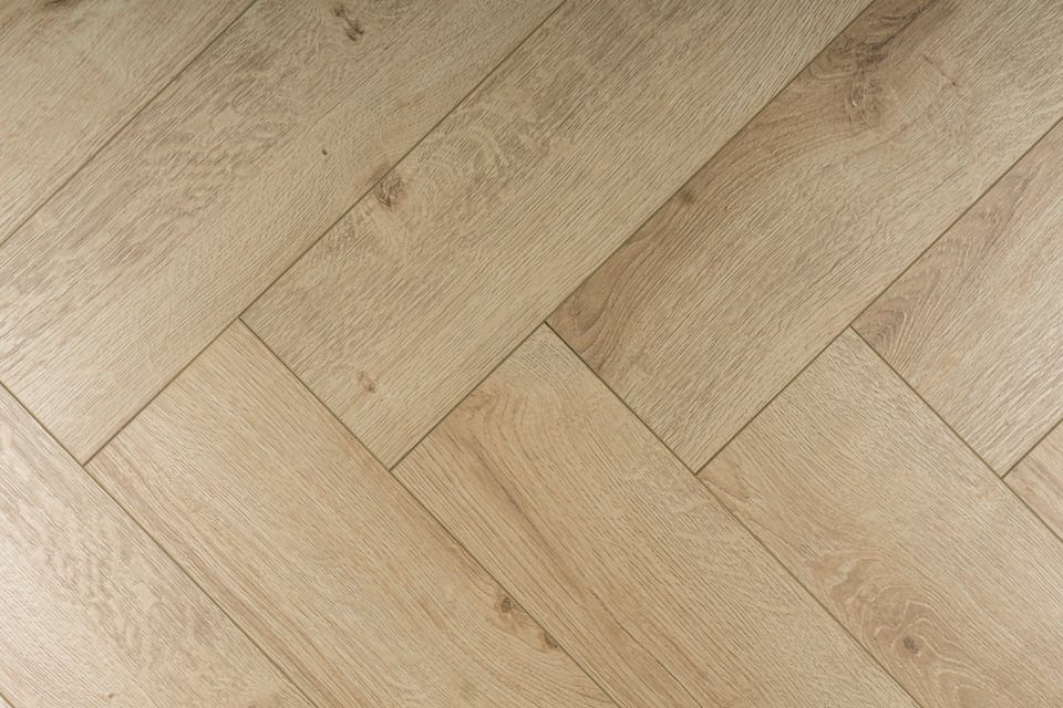 Parquet de madera en espiga clara